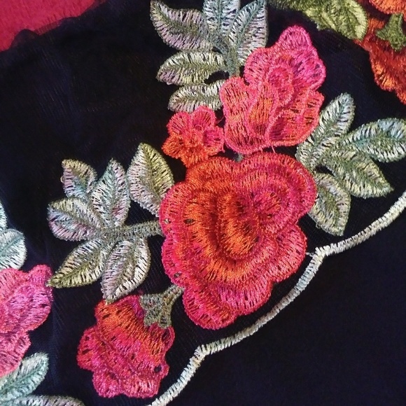 See through 🌹rose shirt - Picture 2 of 3